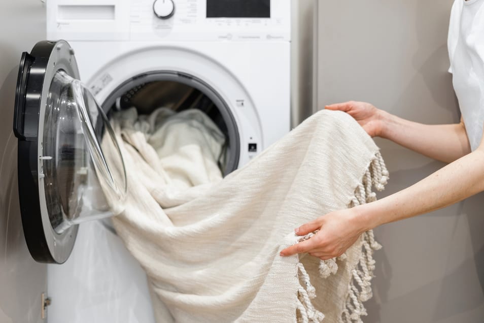 Curtain dust and stain removal